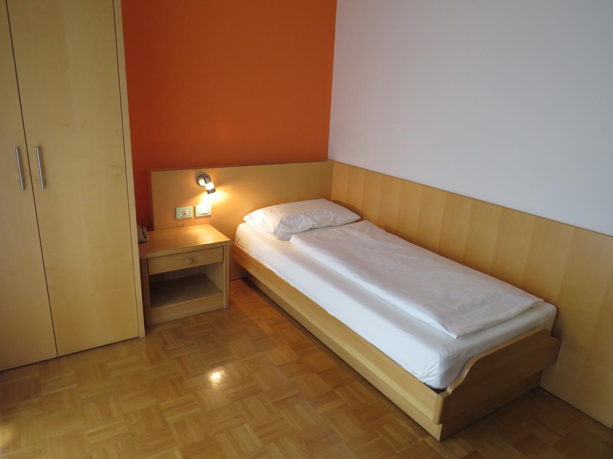 Garni Domus Mea Hotel เมราโน ภายนอก รูปภาพ